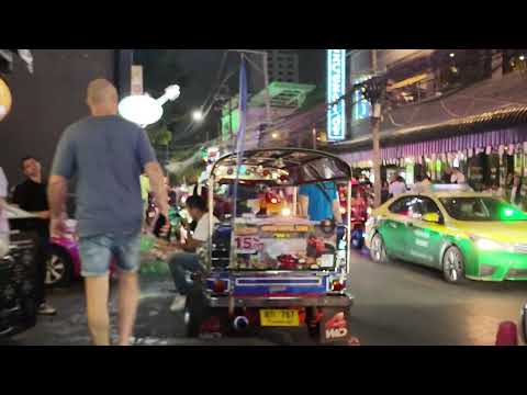 Bangkok Nana Plaza Boom Boom Freelancers Waiting. Bangkok Nightlife.