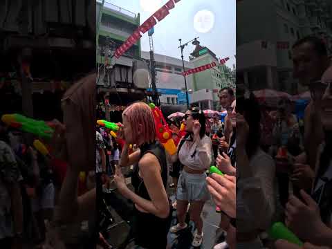 New Year Heat: Bangkok Girls' Dance & Splash Bash 2024!