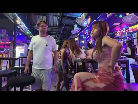 “Nightlife Vibe Soi 7 Sukhumvit Bangkok 2025 | Full Tour 🌃🔥”