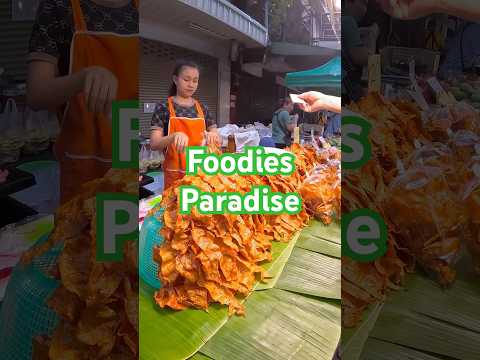 Bangkok’s wildest street turns into a foodie paradise in the morning! #PatpongMarket #MorningMarket